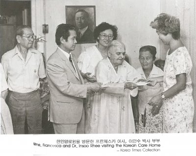 한인양로원을 방문한 프란체스카 여사, 이인수 박사 부부
Mme, Francesca and Dr. Insoo Rhee visiting the Korean Care Home