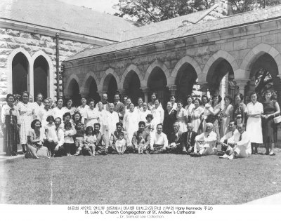 성공회 세인트 앤드류 성당에서 미사를 마치고(김은태 신부와 Harry Kennedy 수교)
St. Luke’s Church Congregation at. Andrew’s Cathedral
