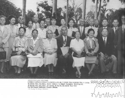 제일한인감리교회 임원(1948)
2. 장형신，3. 문또라，4. 최영기, 5. 최순경，6. 김서을, 7. 안장호 목사 8. 홍치범 목사，9. 김병율， 10. 정의조 목사 13. 한명교，14. 한 그레이스, 佔. 정월라，16.황혜수, 化. 정 에스터, 19. 황사용 목사，20. 오정자，21. 김이제, 22. 최은희，23. 민찬호 목사 부인
The first Korean Methodist Church Officers.